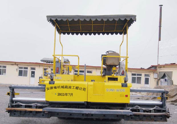 陆上施工设备--履带式沥青摊铺机