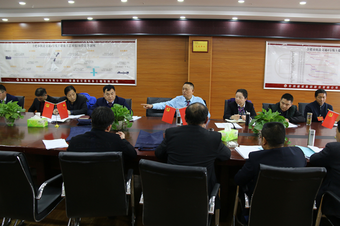 公司党委书记、董事长李世龙参加第一代表团讨论