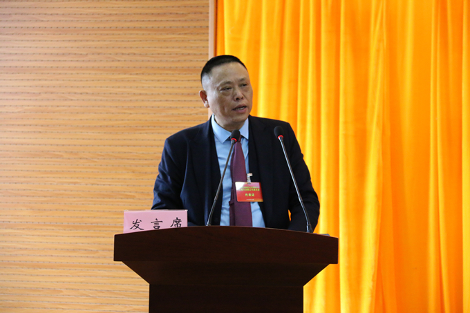 公司党委书记、董事长李世龙发表讲话