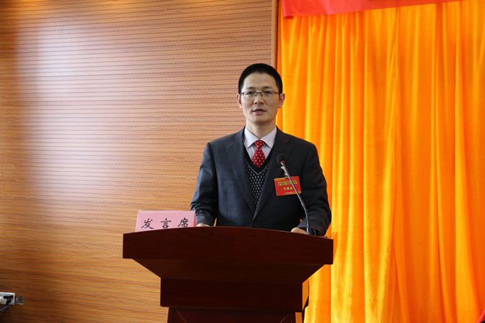 公司党委副书记、总经理方申柱作工作报告