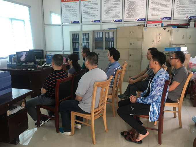 撸起袖子加油干——一公司员工学习劳模精神有感 撸起袖子加油干——一公司员工学习劳模精神有感