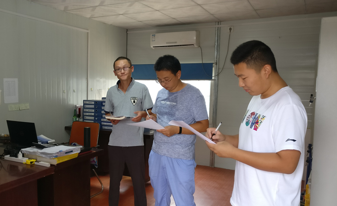 萧杨路项目部举办“我的青春不再尘土飞扬”卫生评比检查活动 萧杨路项目部举办“我的青春不再尘土飞扬”卫生评比检查活动