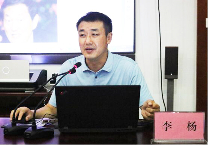 党委委员、纪委书记、工会主席李杨对新员工进行廉洁从业教育