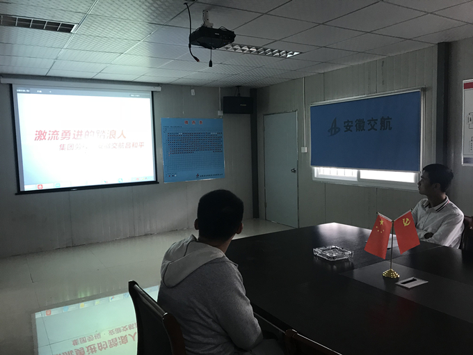 龙骏家园项目部组织观看建工集团2018劳模大赛视频 龙骏家园项目部组织观看建工集团2018劳模大赛视频